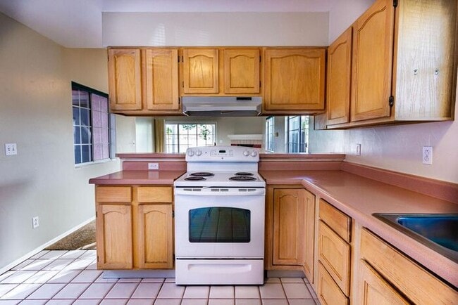 Building Photo - Beautiful and Spacious 3BR 2BA Home w/ Courtyard • Fenced Yard • Cul-de-sac in Tucson