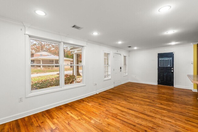 Building Photo - Charming Midtown Little Rock Home on Corner Lot – 3BR/2BA + Garage