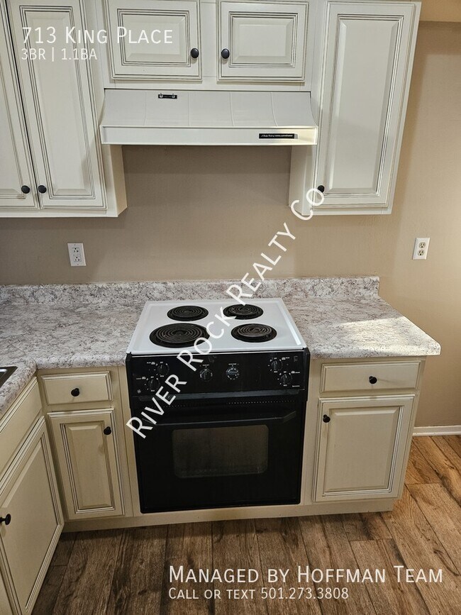 Building Photo - 713 King Pl