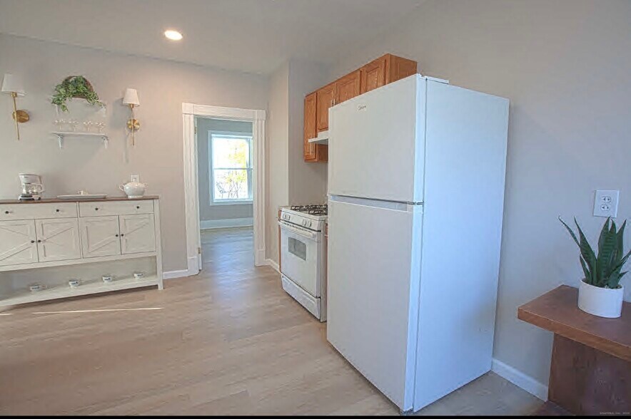 Building Photo - 31 Florence St