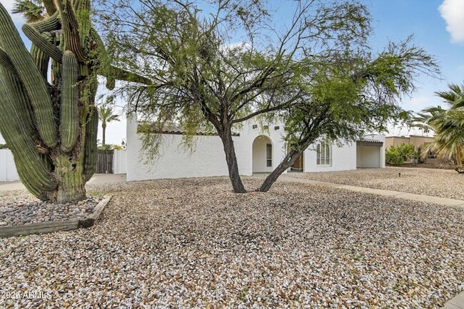 Building Photo - 6843 E Redfield Rd