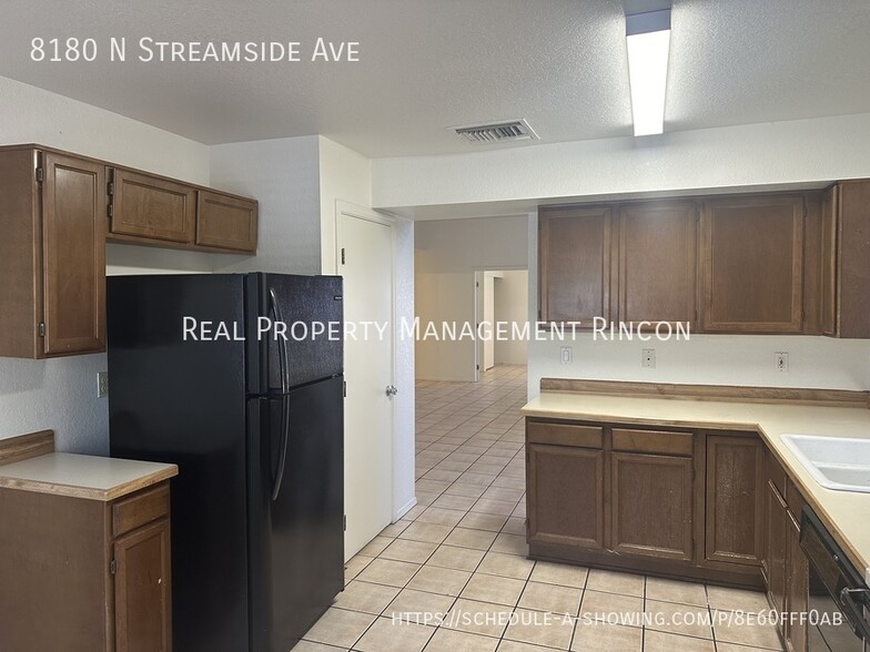 Building Photo - 8180 N Streamside Ave