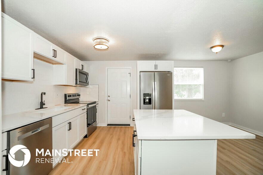 Building Photo - 3054 Deepwood Dr