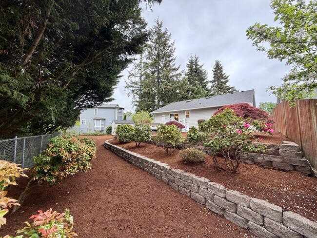 Building Photo - Cozy and Charming 3 Bedroom in Lynnwood!