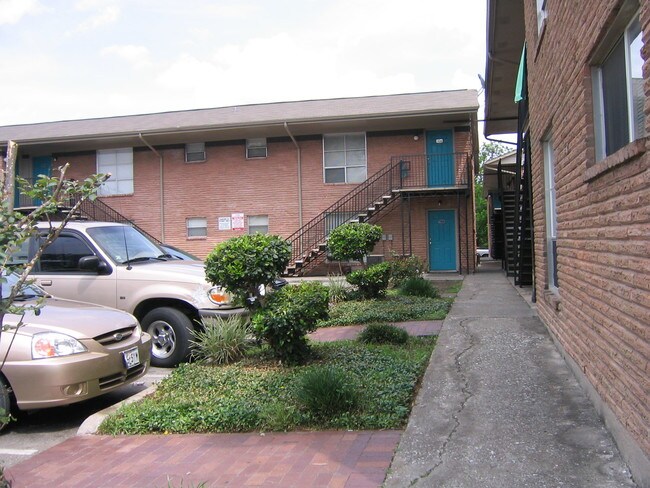Building Photo - Twelve Canfield Place