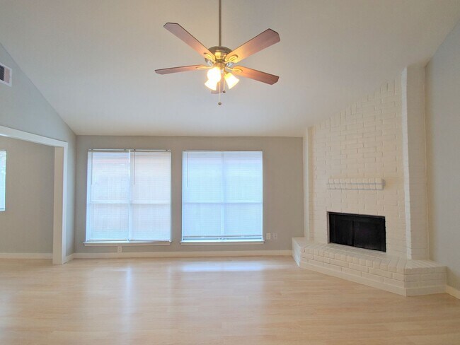 Building Photo - 15215 Peachmeadow Ln