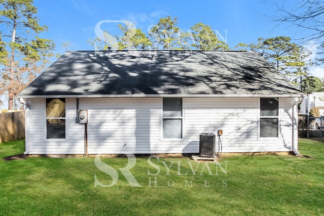 Building Photo - Enjoy living the good life in this 3 bedro...