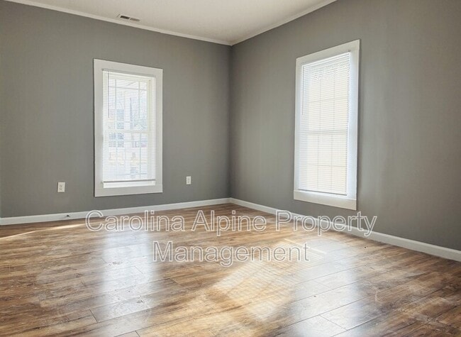 Building Photo - 420 McBrayer St