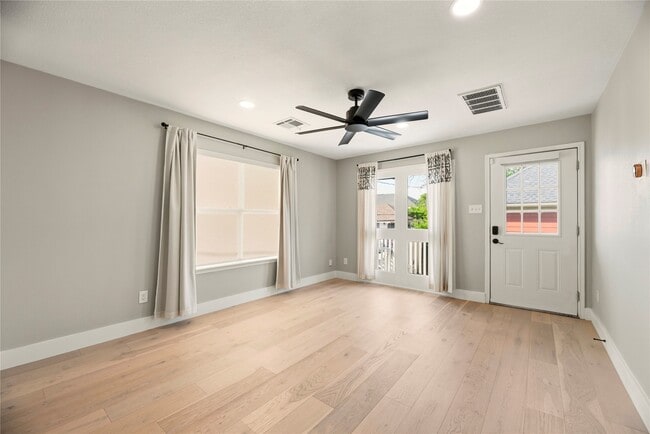 Building Photo - 1127 Oxford St