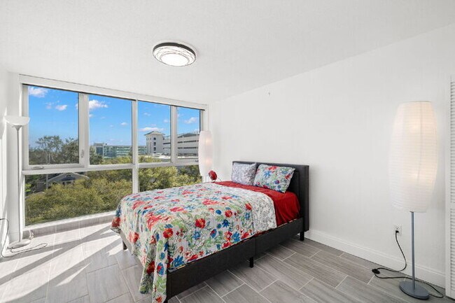 Building Photo - Charming 2-Bedroom, 1-Bathroom Fully Furnished Condo in the Heart of Downtown St. Petersburg!
