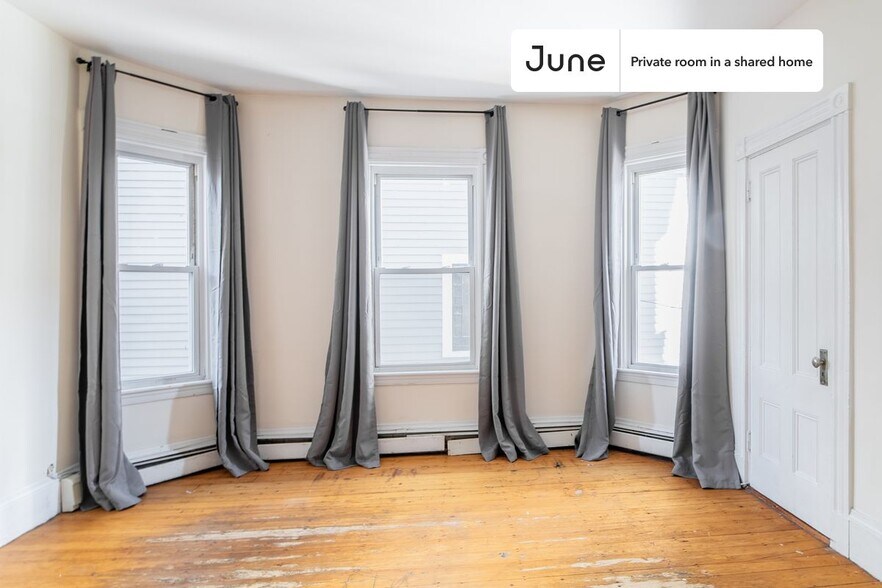 Building Photo - Room in Shared 5 bed/1 bath home