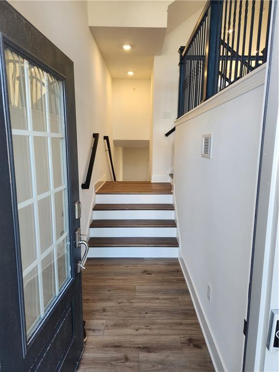 Building Photo - 404 Brodie Dr