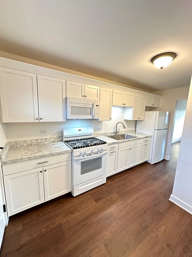 Building Photo - 222 S Tryon St