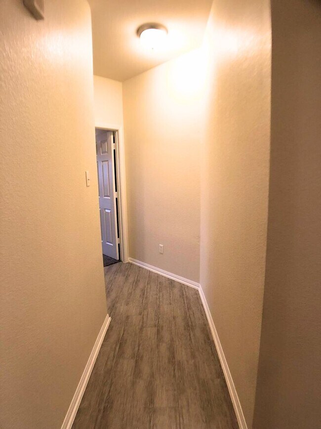 Building Photo - 4 bed 2 bath house in Harker Heights!