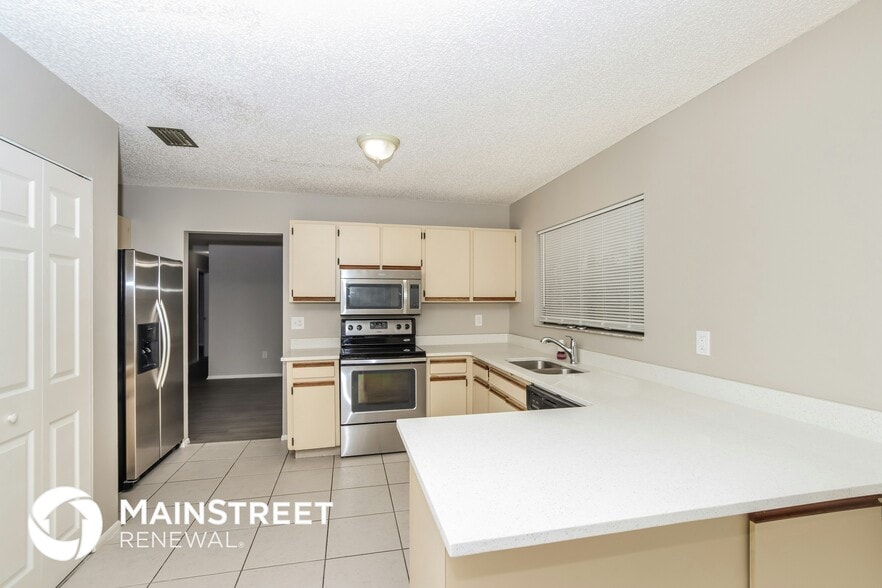 Building Photo - 829 Tampa Ave SE