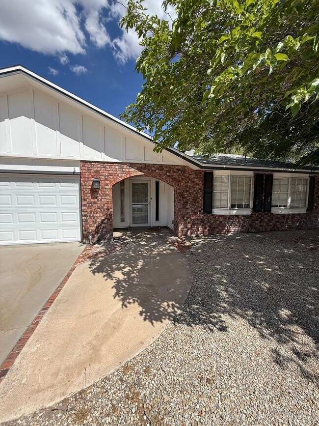 Building Photo - Charming 3-bedroom, 2-bath home in Las Cruces