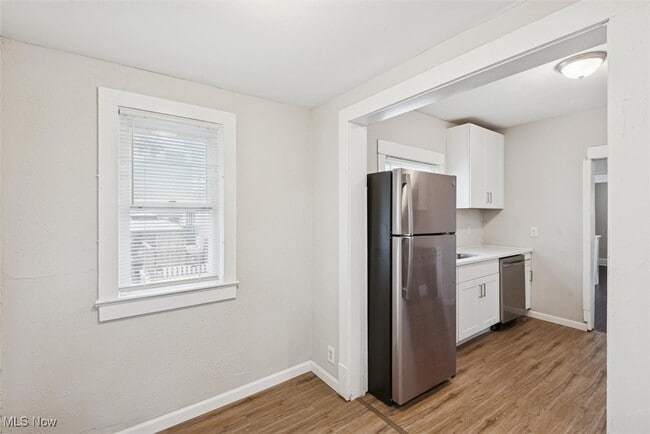 Building Photo - 2302 Saratoga Ave