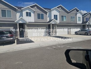Building Photo - Beautiful Tooele Town House Available Now