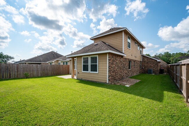 Building Photo - 10019 Lynnwood Dr