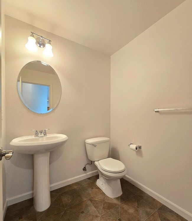 Building Photo - Single Family 4 Bed/2.5 Bath Home in Lake ...