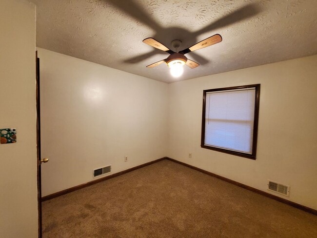 Building Photo - Great location and Schools