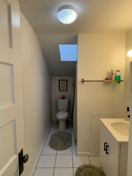 Building Photo - 176 Walnut St