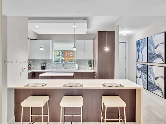 Building Photo - 3040 N Ocean Blvd