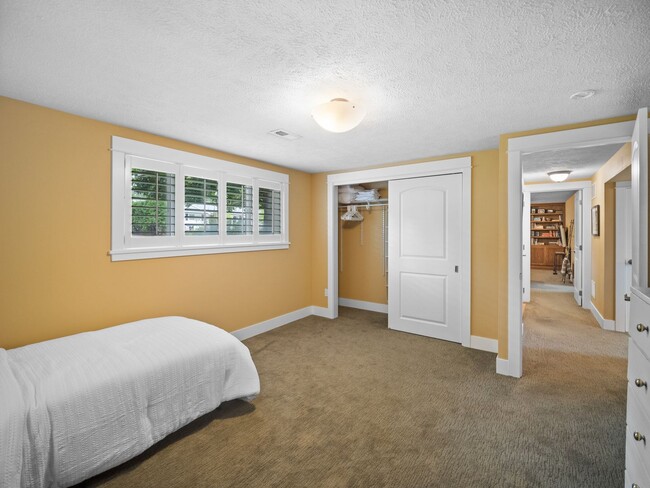 Building Photo - Elegant 3 Bed, 2 Bath Furnished Rental Hom...