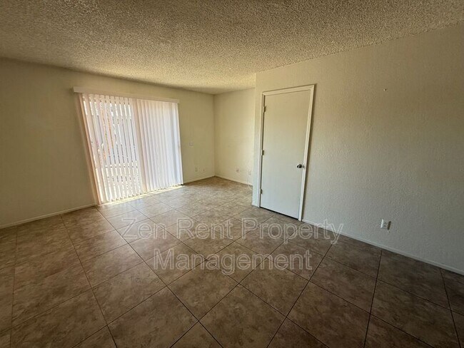 Building Photo - 2843 E Marconi Ave