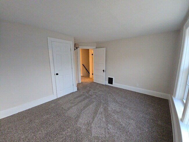 Building Photo - 310 N C St