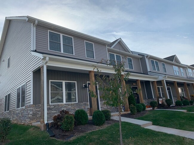 Building Photo - Cornerstone Townhomes-Convenient Timberlak...