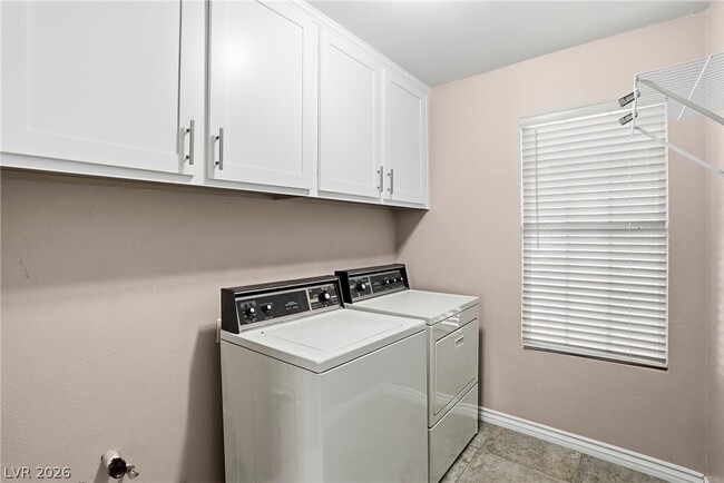 Building Photo - 2870 Deerwood Ct