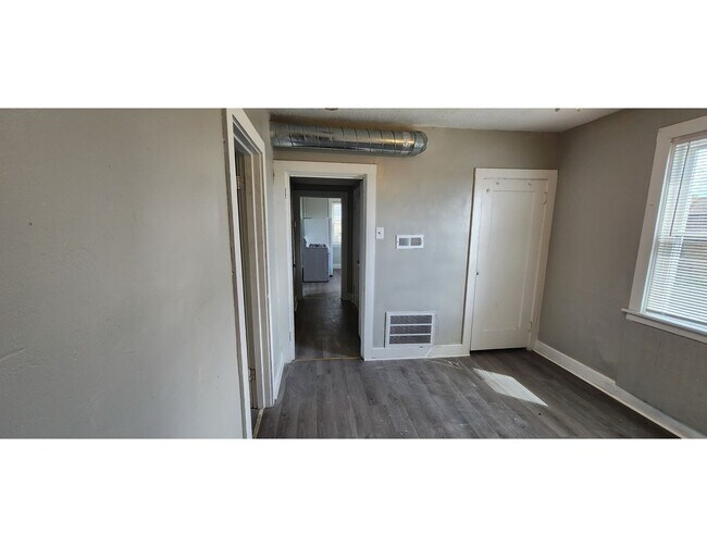 Building Photo - Alice St Triplex