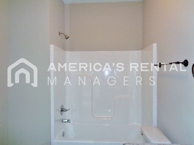 Building Photo - Home in Tuscaloosa..... Available to View Now!!!