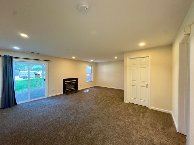 Building Photo - Charming 3 Bedroom/2.5 Bathroom Townhome in Randallstown, MD!