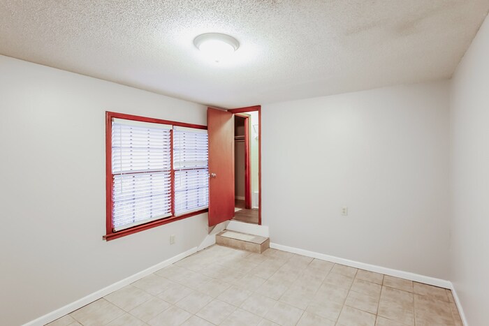 Building Photo - 3722 Woodhill Rd