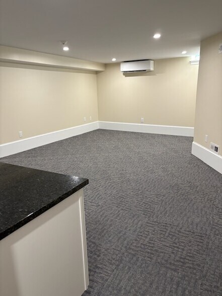 Building Photo - 21 S Clinton St