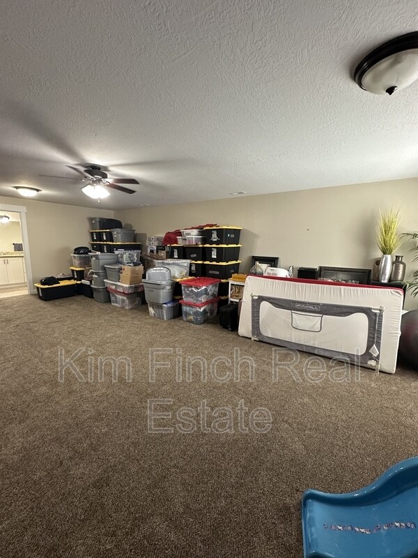 Building Photo - 201 Red Pine Dr