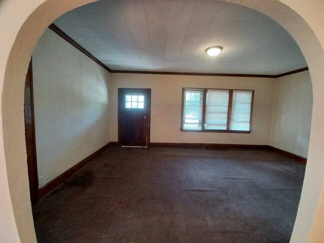 Building Photo - 1118 Revell Ave