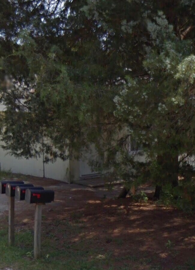 Building Photo - 838 Anita Rd