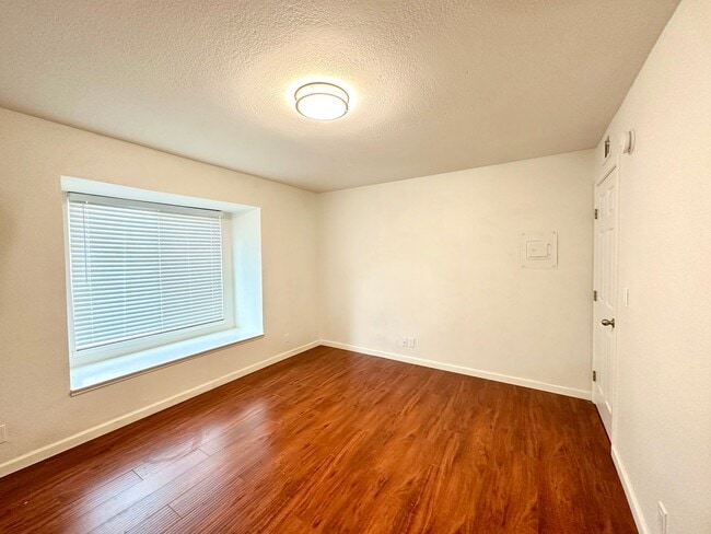 Building Photo - $2990 Stunning Remodeled 2BR/2BA Condo in ...