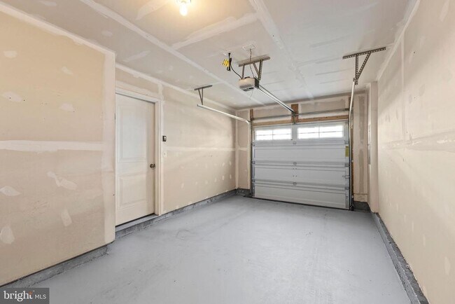 Building Photo - 64 Grant St