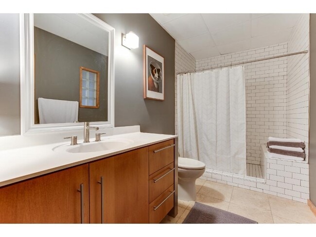 Building Photo - 210 N 2nd St