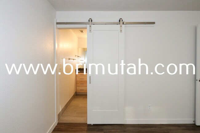 Building Photo - 3685 E 3820 S