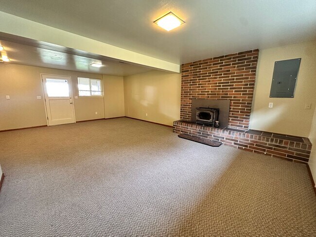 Building Photo - Tradition Kirkland Split Level with Gorgeous Views nestled in the middle of NorKirk