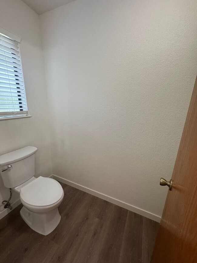 Building Photo - 2409 Candlewood Dr