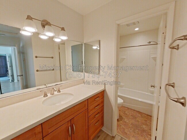 Building Photo - 5514 Armitos Ave