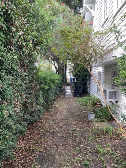 Private side yard - 912 Wilson Dr