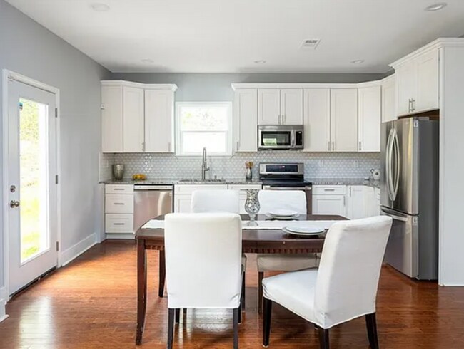 Building Photo - Spacious 5BR/3.5 BA Renovated Home Near Beltline with Off-Street Parking