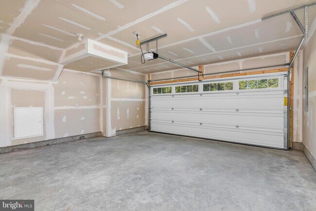 Building Photo - 2110 Winterberry Ln